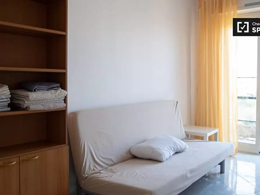 Immagine 4 di Camera condivisa in affitto  in Via Alfonso Borelli a Roma