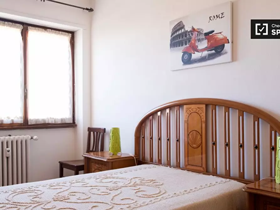 Immagine 2 di Camera condivisa in affitto  in Via Filippo Serafini, 00173 Roma RM, Italy a Roma