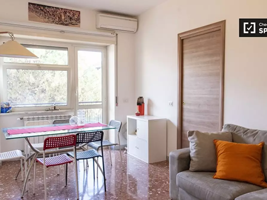 Immagine 10 di Camera condivisa in affitto  in Via Tarquinio Collatino a Roma