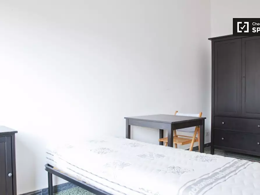 Immagine 3 di Camera condivisa in affitto  in Via Laodicea a Roma