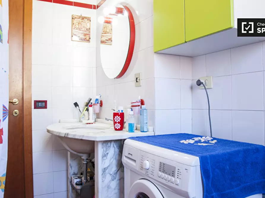 Immagine 18 di Camera condivisa in affitto  in Via dei Crispolti a Roma