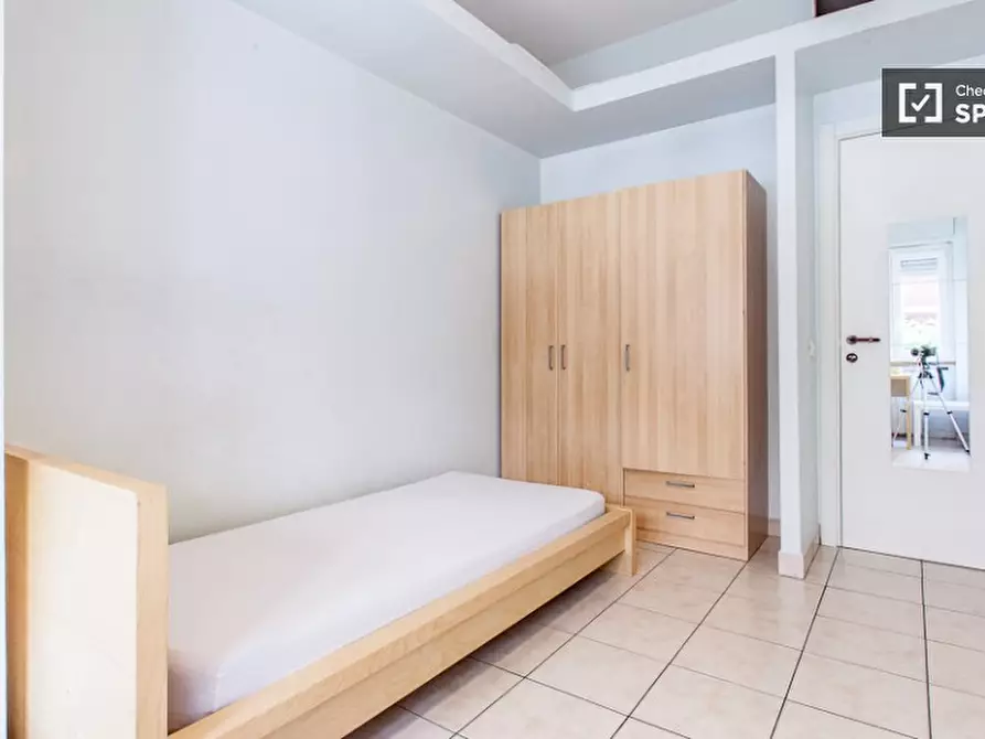 Immagine 3 di Camera condivisa in affitto  in Via dello Scalo di San Lorenzo a Roma