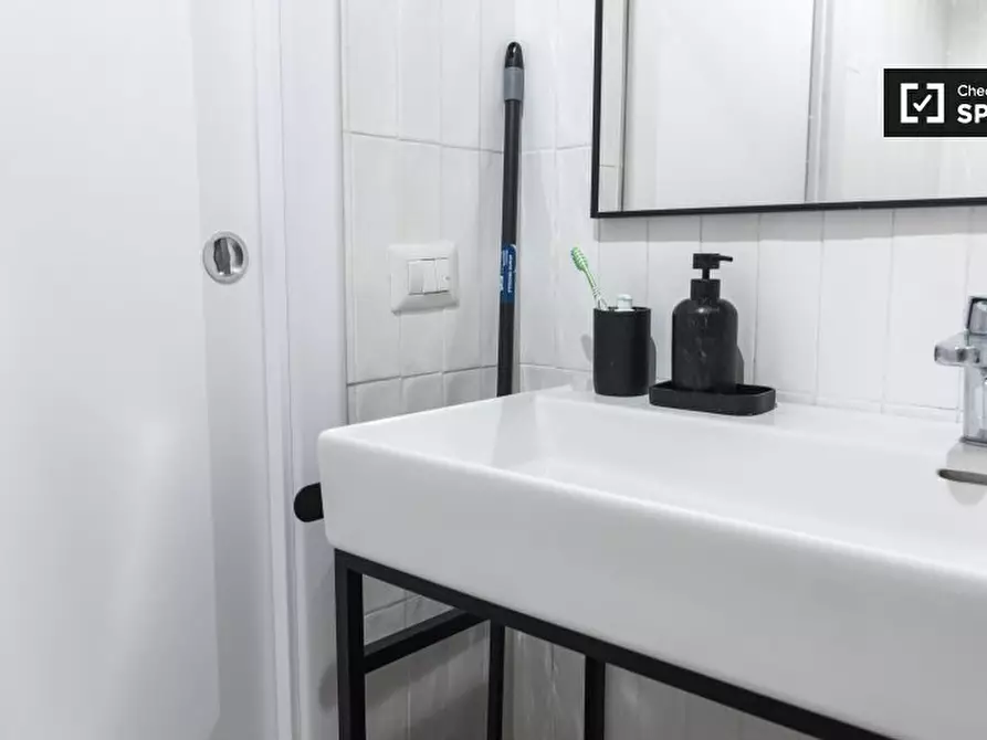 Immagine 7 di Camera condivisa in affitto  in Largo Ettore Marchiafava a Roma