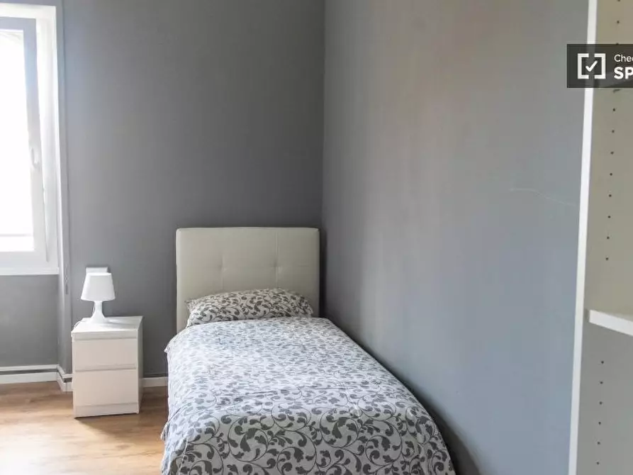 Immagine 2 di Camera condivisa in affitto  in Piazza Regina Margherita a Roma