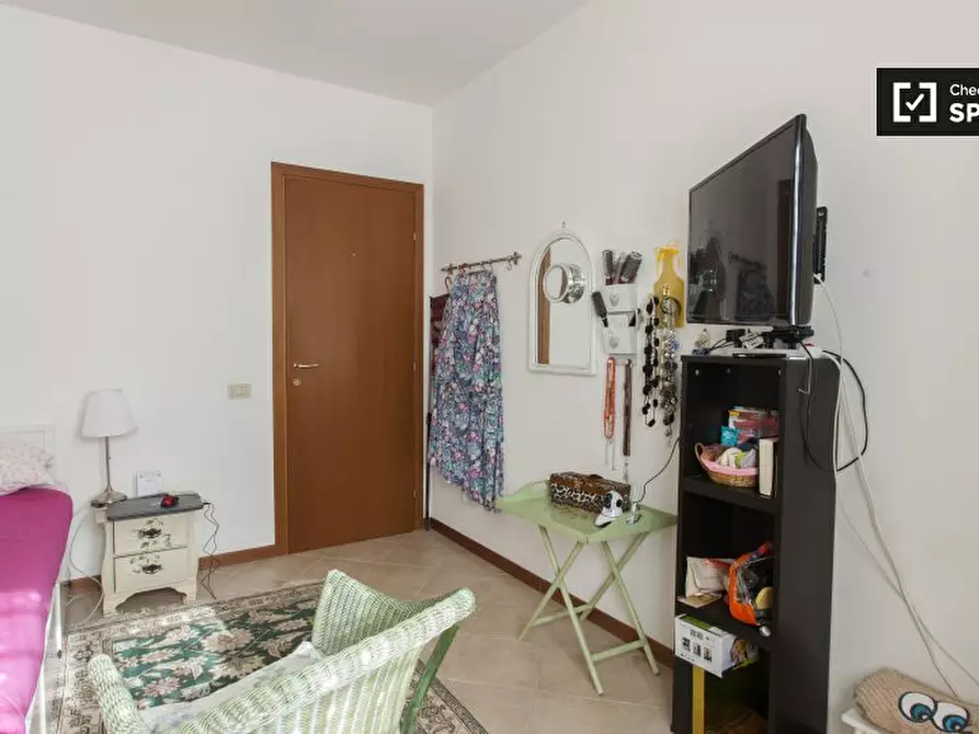 Immagine 3 di Camera condivisa in affitto  in Via del Podere Fiume a Roma