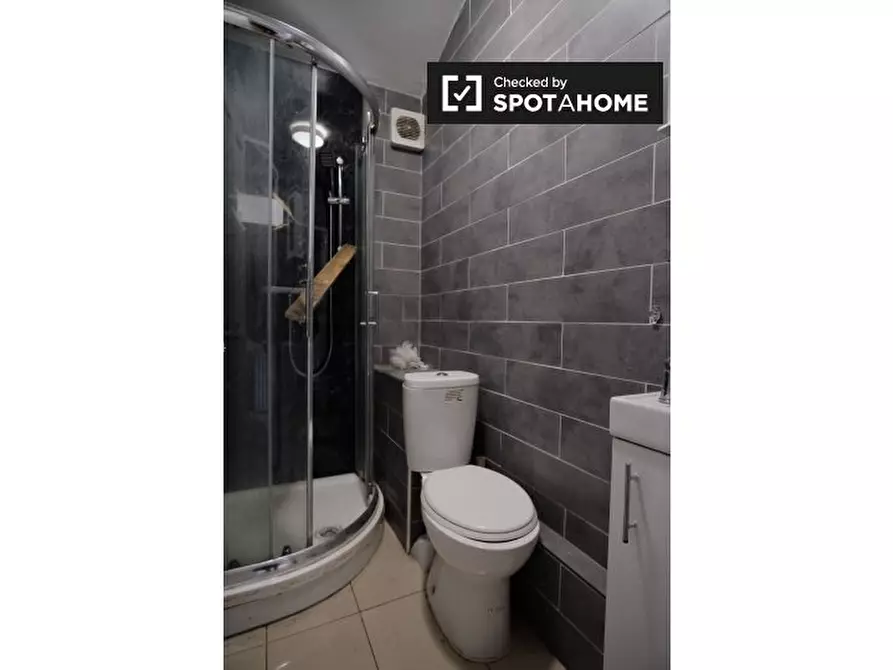 Immagine 8 di Camera condivisa in affitto  in High St, Walthamstow a Walthamstow