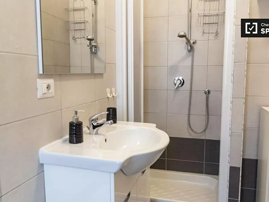 Immagine 12 di Camera condivisa in affitto  in Via Tarquinio Collatino a Roma