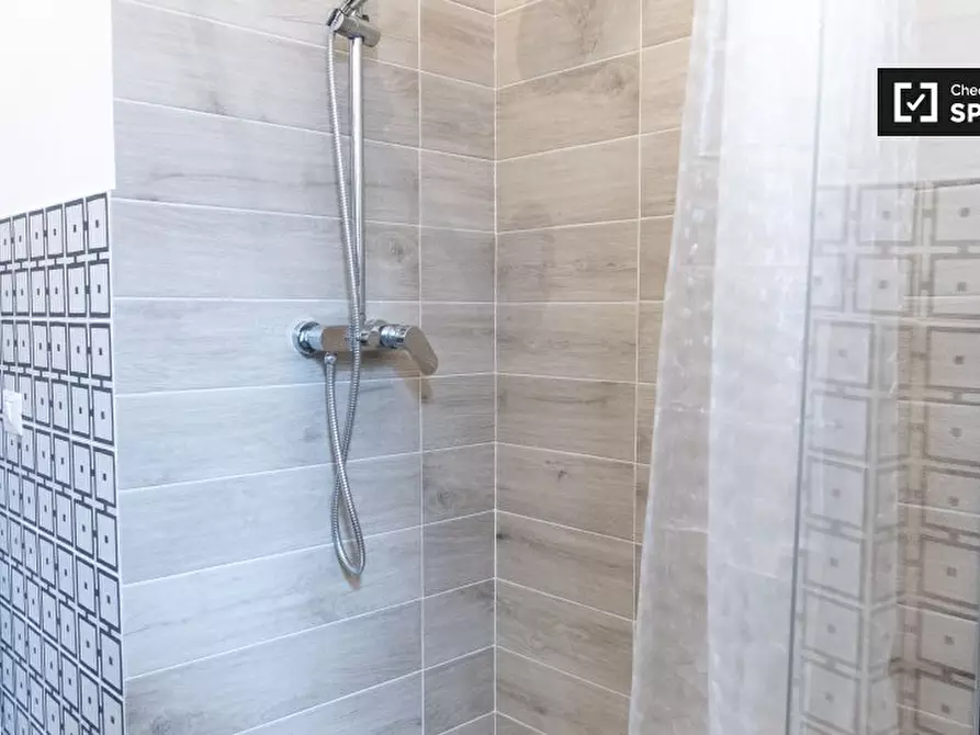 Immagine 4 di Appartamento in affitto  in Via la Spezia a Roma