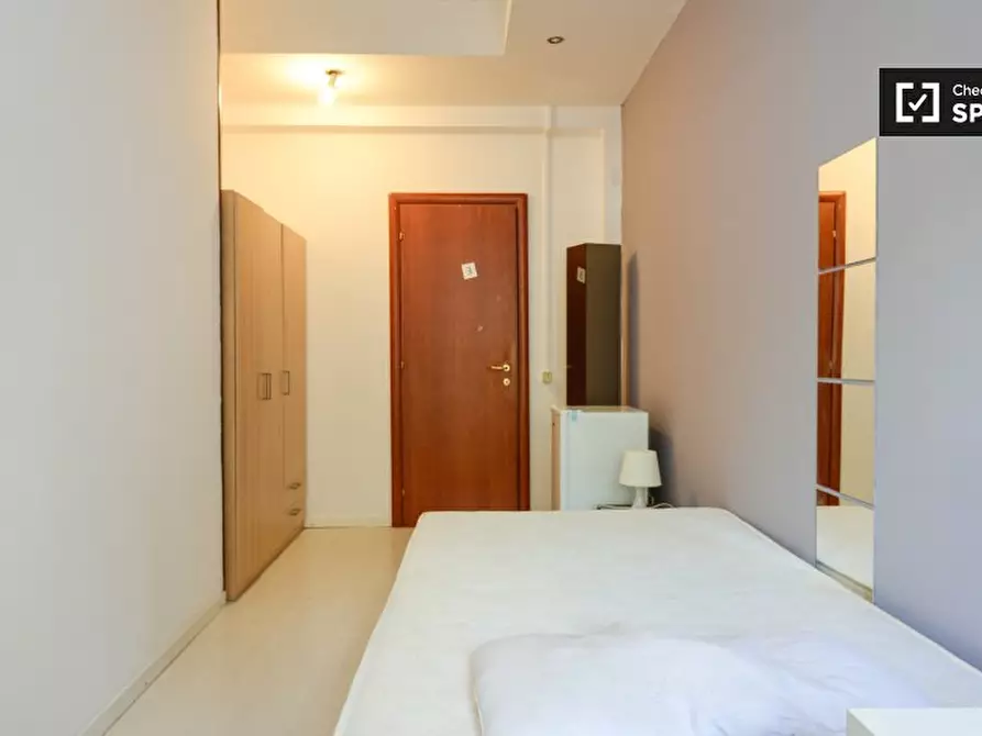 Immagine 2 di Camera condivisa in affitto  in Via Edoardo Jenner, 00151 Roma RM, Italy a Roma