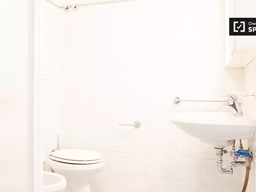 Immagine 4 di Camera condivisa in affitto  in Via dei Giovi a Roma