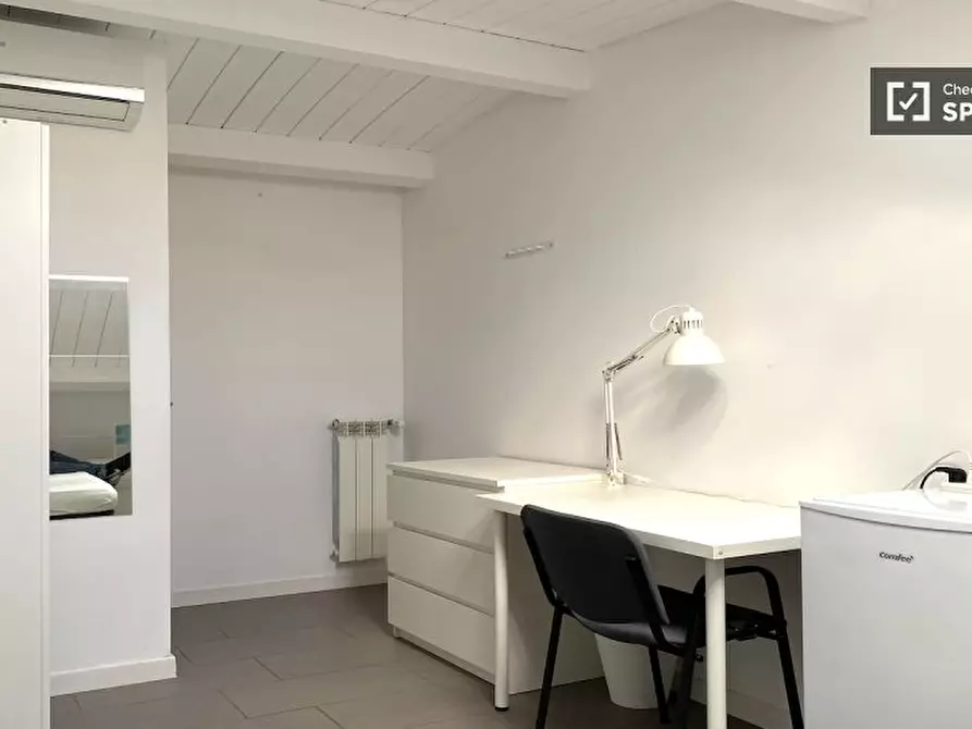 Immagine 3 di Camera condivisa in affitto  in Via di Carcaricola a Roma