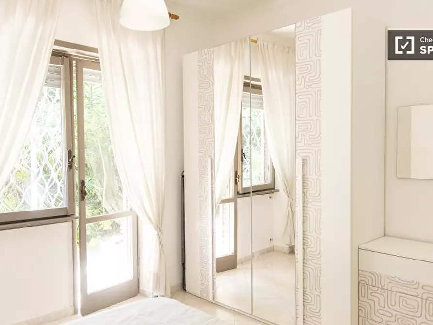 Immagine 4 di Camera condivisa in affitto  in Via Canzone del Piave a Roma