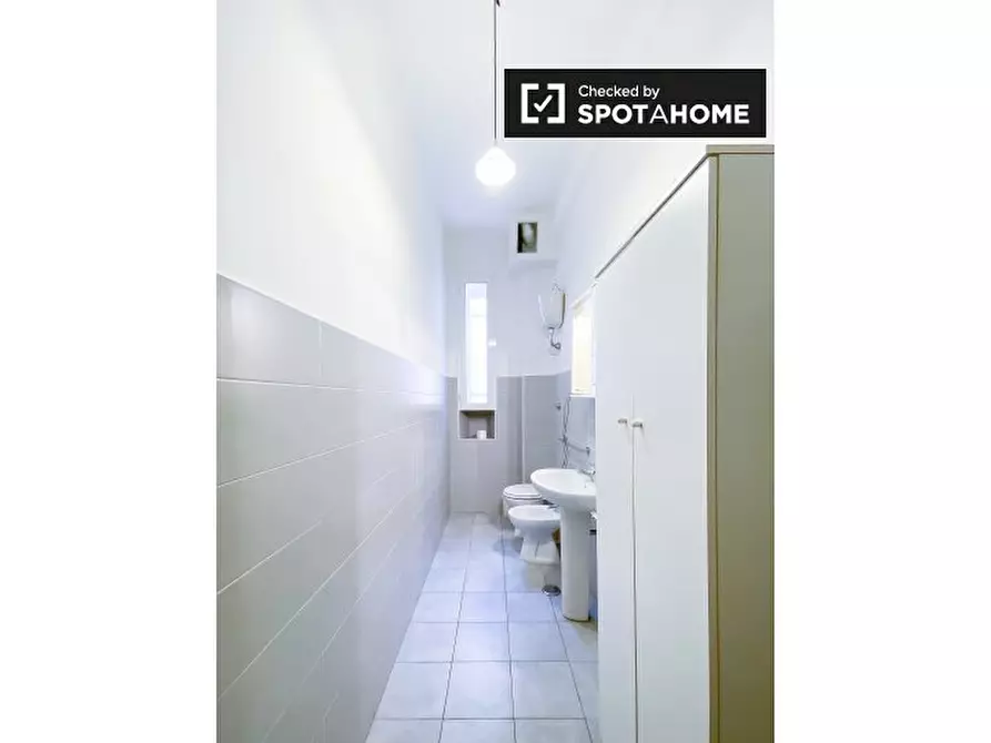 Immagine 14 di Camera condivisa in affitto  in Via Massaciuccoli a Roma