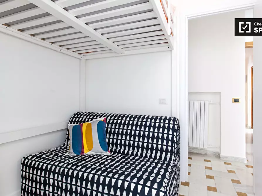 Immagine 3 di Camera condivisa in affitto  in Via Salaria a Roma