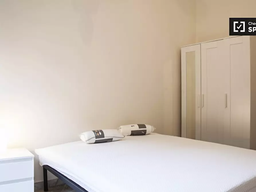 Immagine 4 di Camera condivisa in affitto  in Largo Magnagrecia a Roma