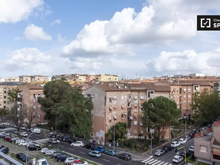 Immagine 6 di Camera condivisa in affitto  in Viale Palmiro Togliatti a Roma