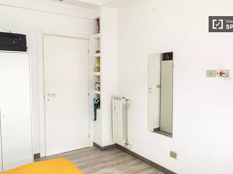 Immagine 3 di Camera condivisa in affitto  in Via Oderisi da Gubbio a Roma