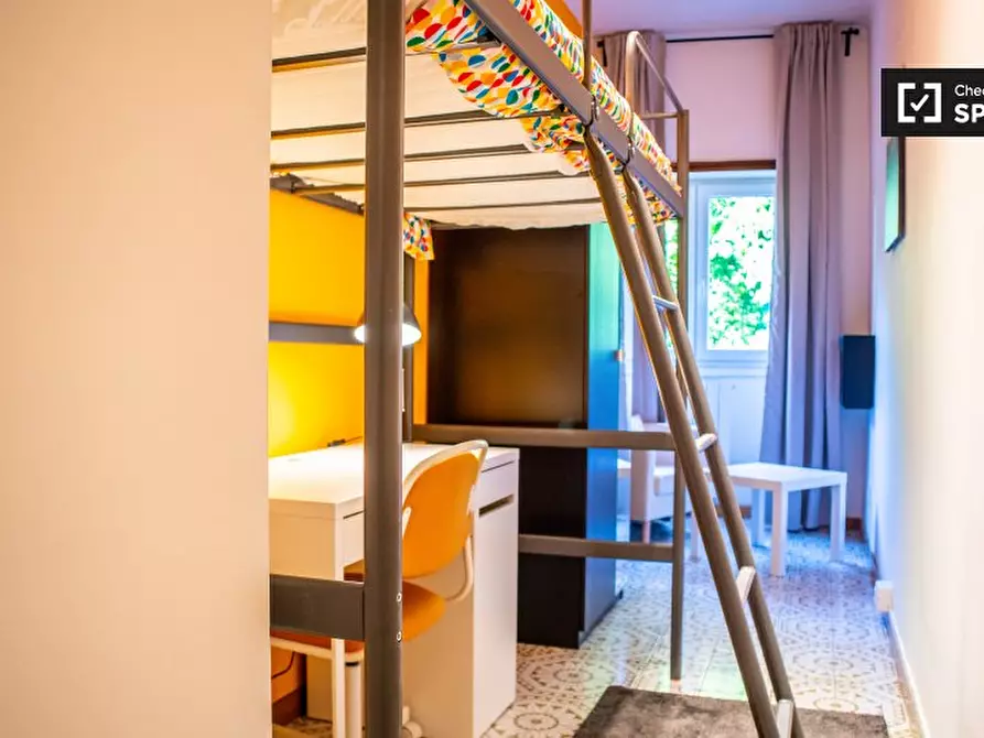 Immagine 3 di Camera condivisa in affitto  in Via Alfredo Catalani a Roma