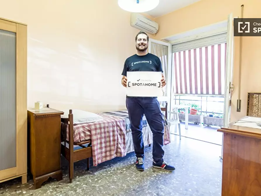 Immagine 12 di Camera condivisa in affitto  in Via Cinigiano a Roma