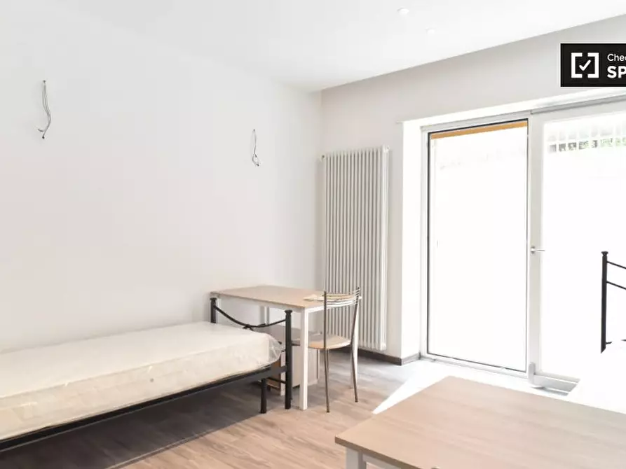 Immagine 2 di Camera condivisa in affitto  in Viale di Vigna Pia a Roma