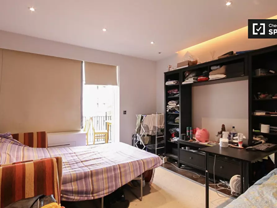 Immagine 1 di Camera condivisa in affitto  in Wiltshire Close a Kensington