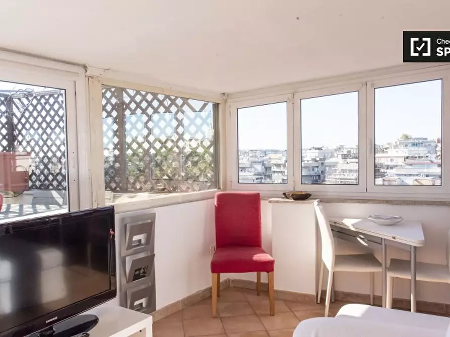 Immagine 4 di Appartamento in affitto  in Via Guido Guinizelli a Roma