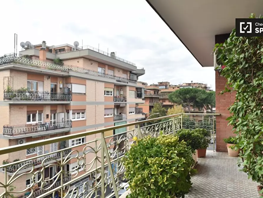 Immagine 5 di Camera condivisa in affitto  in Via Pio Foà, 100, 00152 Roma RM, Italy a Roma