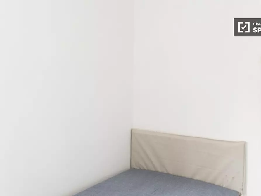 Immagine 4 di Camera condivisa in affitto  in Via Carlo Mirabello a Roma