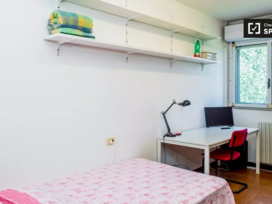 Immagine 2 di Camera condivisa in affitto  in Via dei Missaglia a Milano