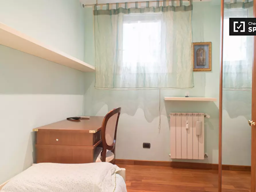 Immagine 3 di Camera condivisa in affitto  in Via Ugo Betti a Roma