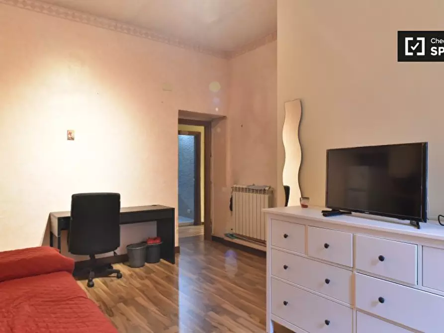 Immagine 2 di Camera condivisa in affitto  in Via Muzio Attendolo, 00176 Roma RM, Italy a Roma