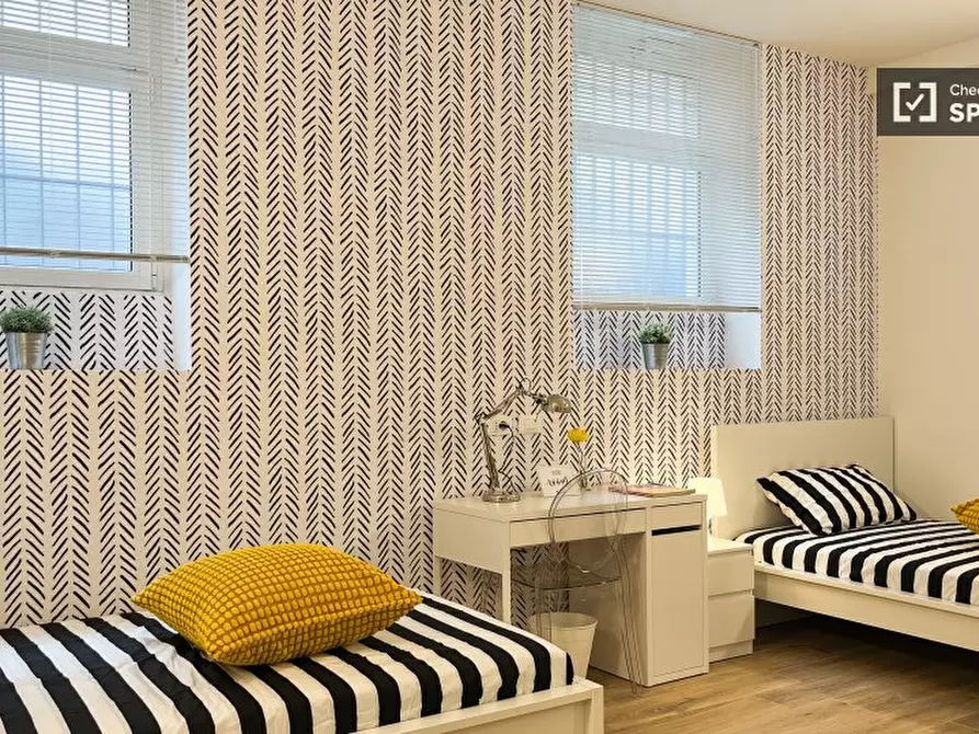 Immagine 2 di Camera condivisa in affitto  in Via Disciplini a Milano