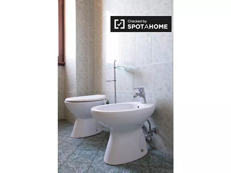 Immagine 9 di Camera condivisa in affitto  in Via Filippo Serafini, 00173 Roma RM, Italy a Roma