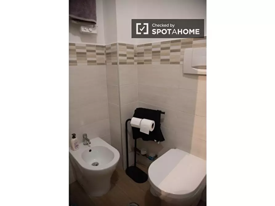 Immagine 6 di Ufficio in affitto  in V. dei Due Ponti a Roma