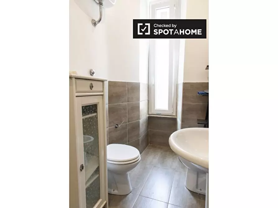 Immagine 15 di Camera condivisa in affitto  in Via Garigliano, 00198 Roma RM, Italy a Roma