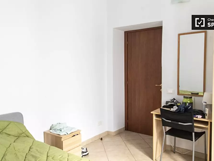 Immagine 3 di Camera condivisa in affitto  in Via Palestro a Roma