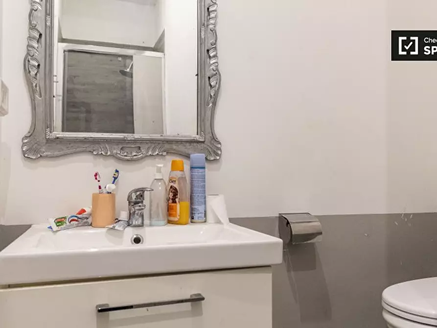 Immagine 13 di Camera condivisa in affitto  in Viale Regina Margherita, 00198 Roma RM, Italy a Roma