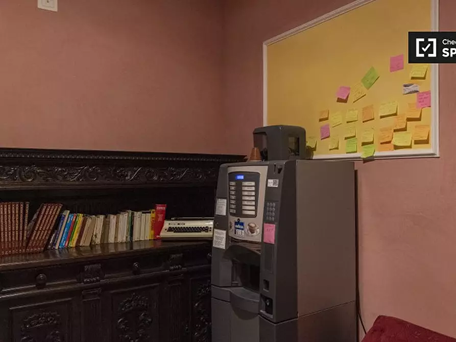 Immagine 13 di Camera condivisa in affitto  in Via Napoleone III a Roma