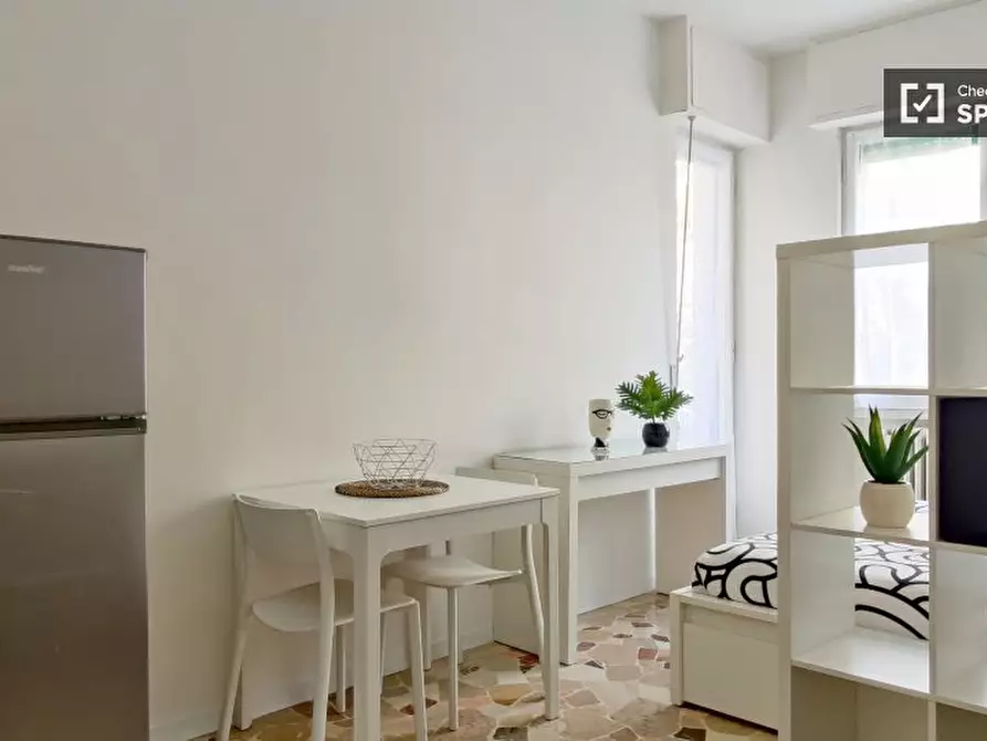 Immagine 10 di Ufficio in affitto  in Via Lorenteggio a Milano