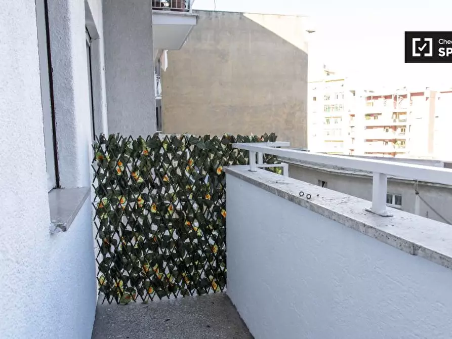 Immagine 9 di Camera condivisa in affitto  in Via Oderisi da Gubbio a Roma
