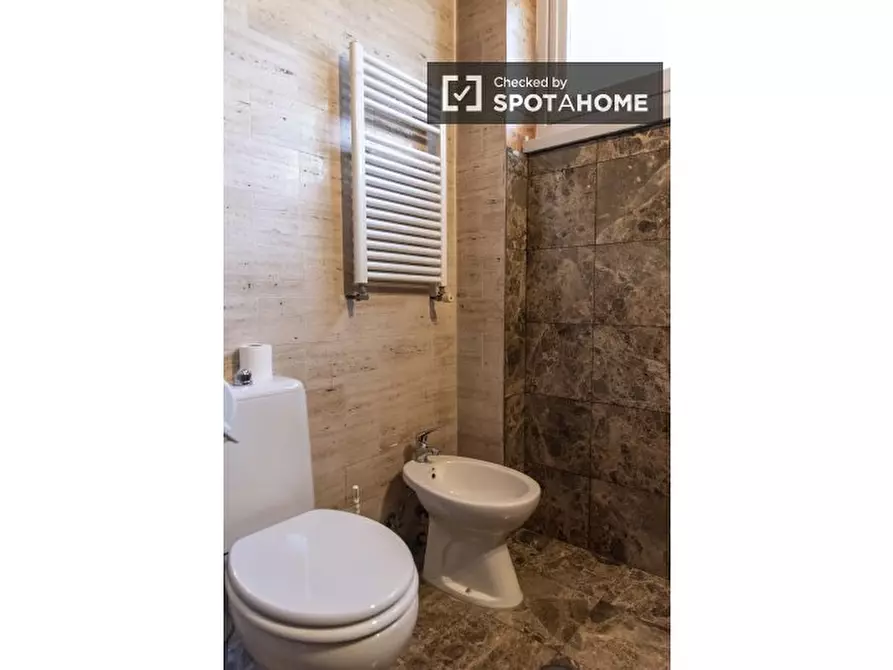 Immagine 16 di Camera condivisa in affitto  in Via di Villa Severini a Roma