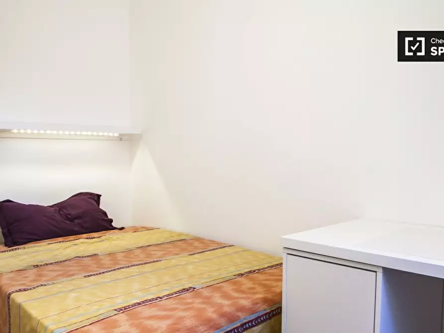 Immagine 2 di Camera condivisa in affitto  in Via Temistocle Calzecchi Onesti a Roma