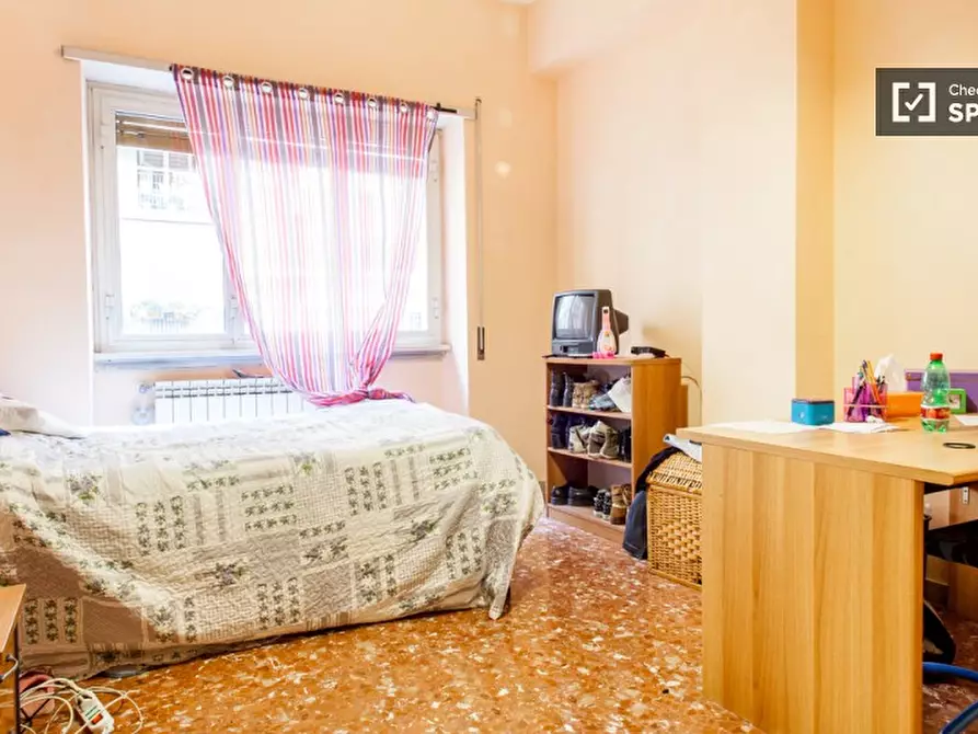 Immagine 3 di Camera condivisa in affitto  in Via Gaspare Gozzi a Roma