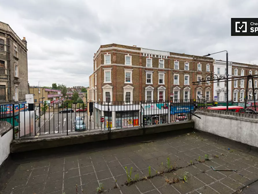 Immagine 6 di Camera condivisa in affitto  in Kilburn High Road a Camden Town