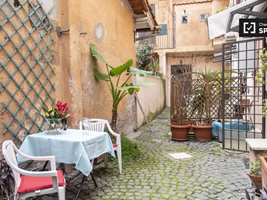 Immagine 18 di Appartamento in affitto  in Via della Scala a Roma