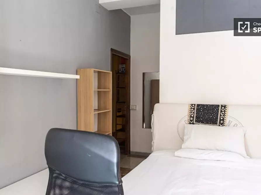 Immagine 3 di Camera condivisa in affitto  in Via Luciano Zuccoli a Roma