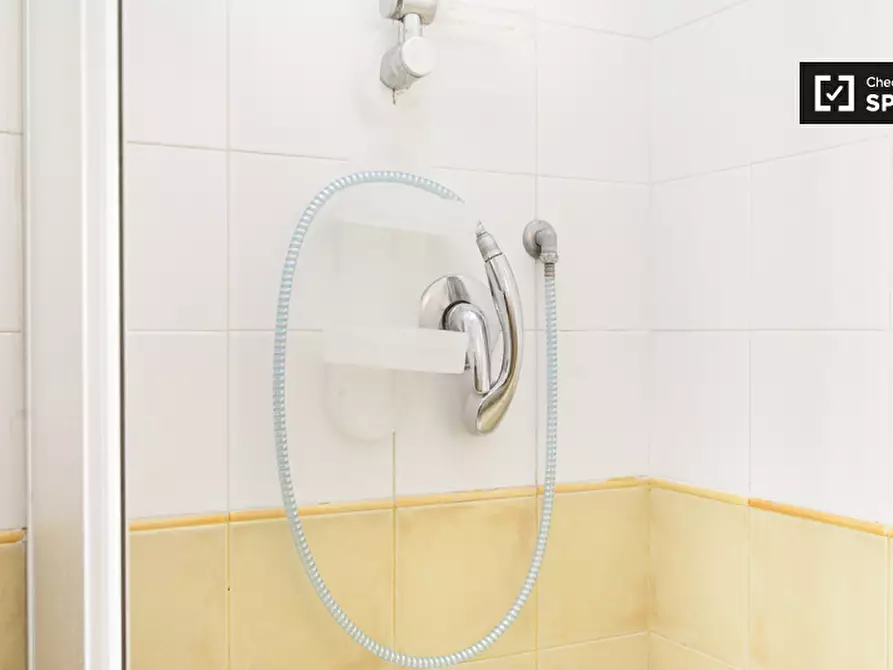 Immagine 10 di Camera condivisa in affitto  in Via Fraconalto a Roma