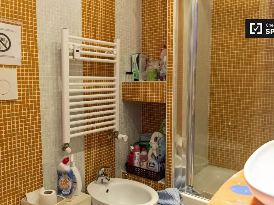 Immagine 1 di Camera condivisa in affitto  in Via dei Campi Flegrei a Roma