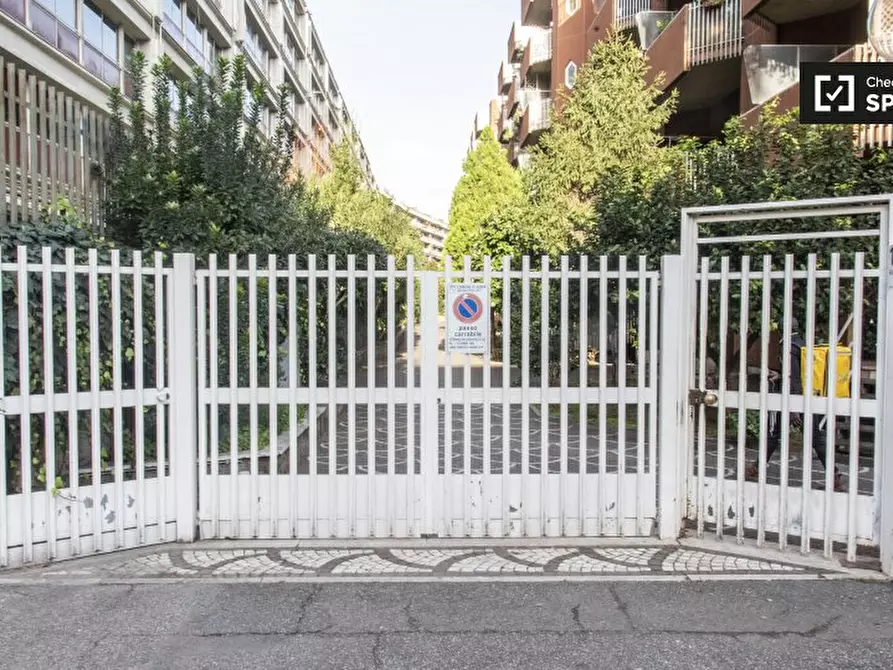 Immagine 17 di Camera condivisa in affitto  in Largo Francesco Anzani a Roma