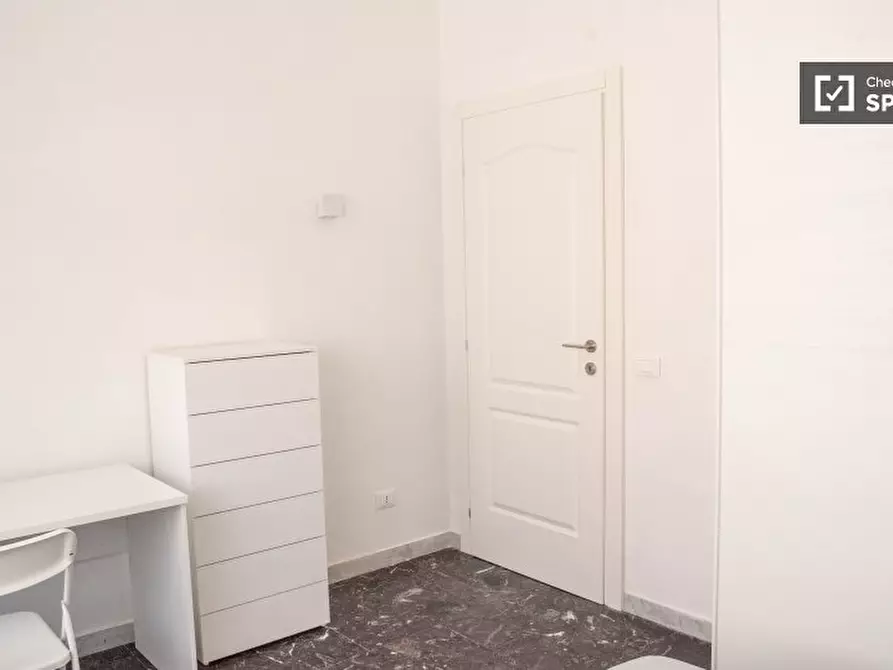 Immagine 3 di Camera condivisa in affitto  in Via Emilio Albertario a Roma
